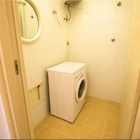 Apartman Sara's House Station *